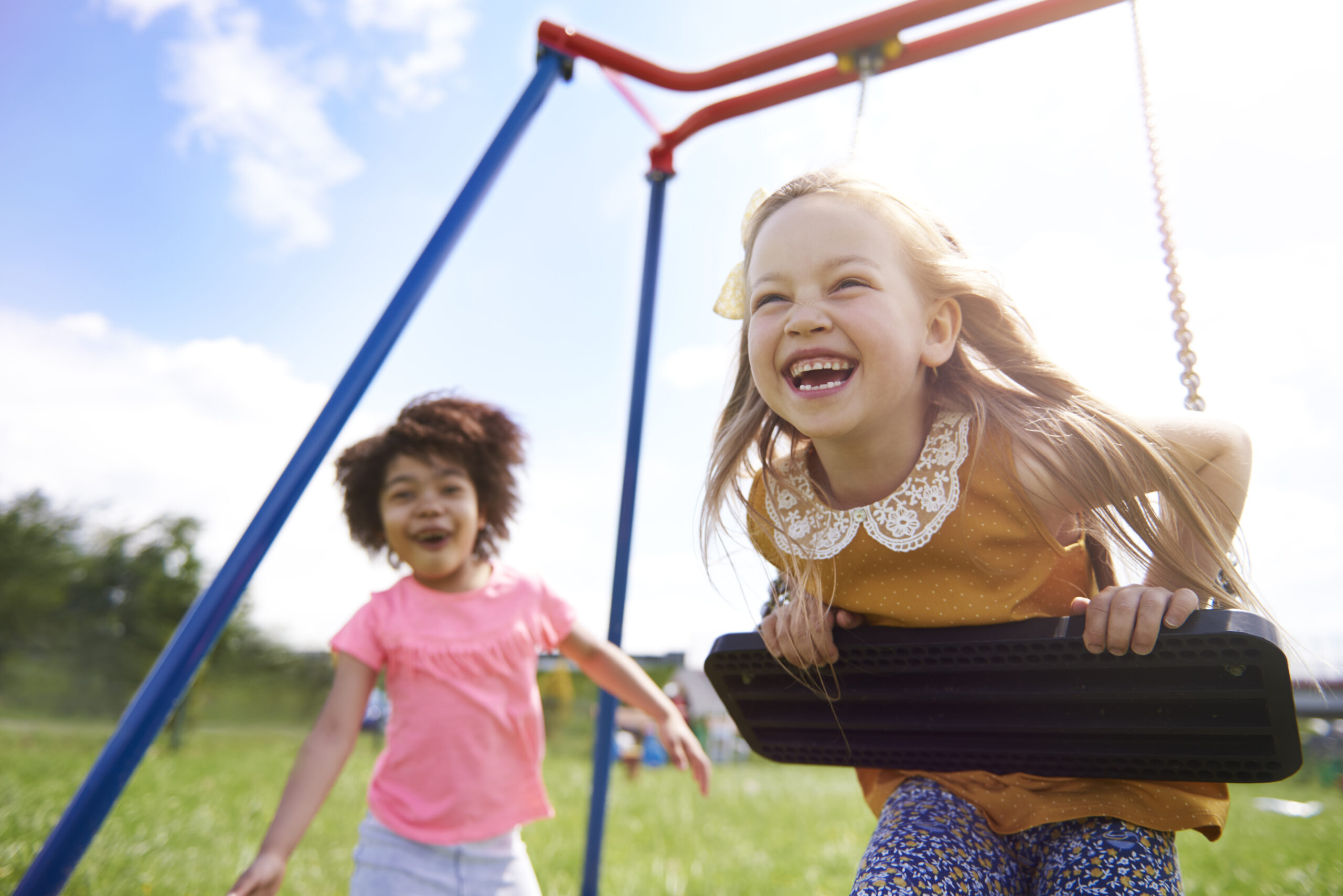 15 ideias de brincadeiras ao ar livre para divertir as crianças