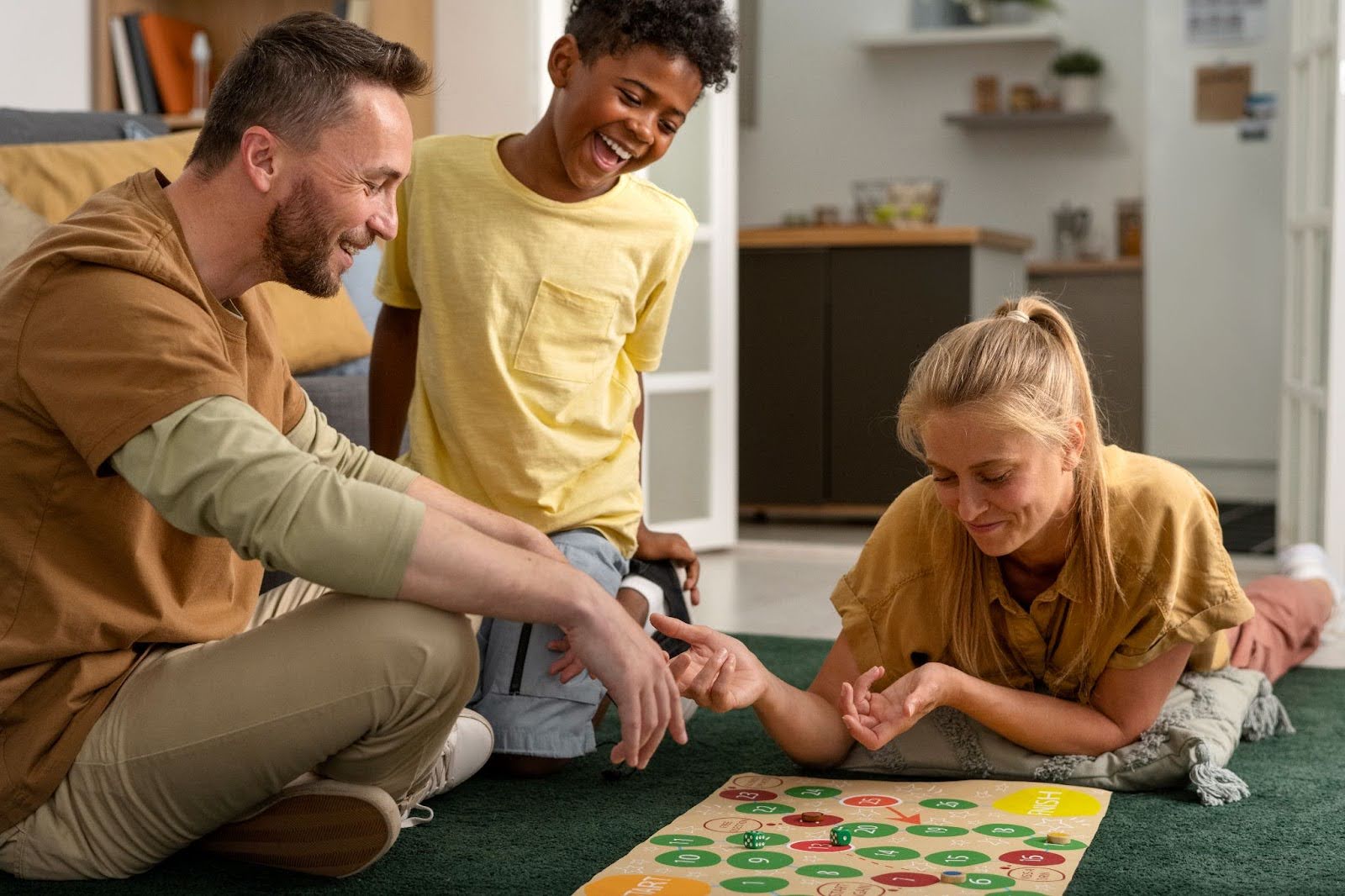7 jogos infantis de tabuleiro para brincar em família